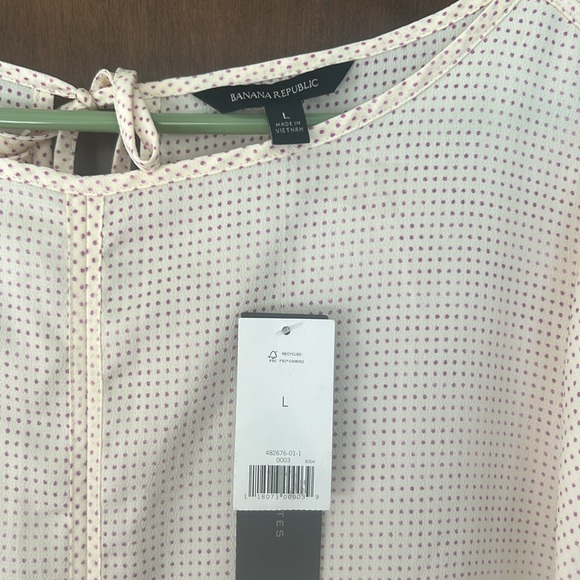 ** NWT!!!** Women’s Banana Republic Blouse - Picture 2 of 6